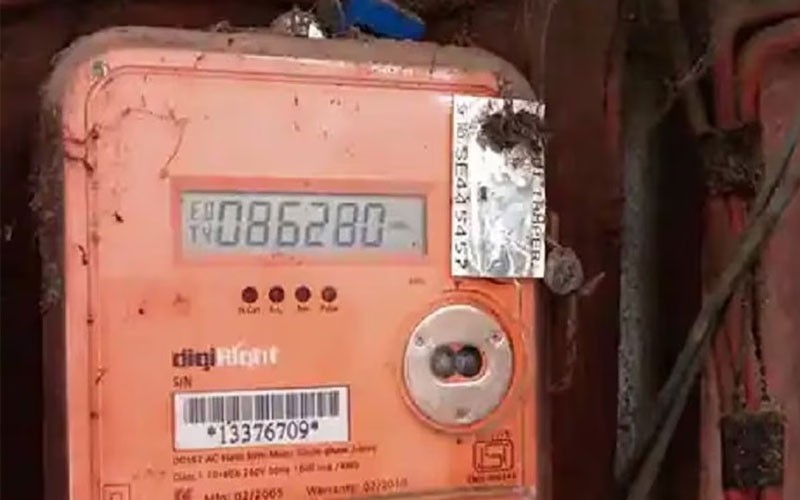 आप का मीटर भी निकाल रहा है ज्यादा यूनिट तो ऐसे करे बिजली की बचत खफत आधी