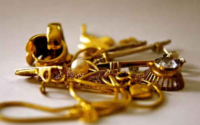 सोना-चांदी में गिरावट आज से  2690 रुपए का स्लाइडा भाव; 10 ग्राम सोने की दर जाने