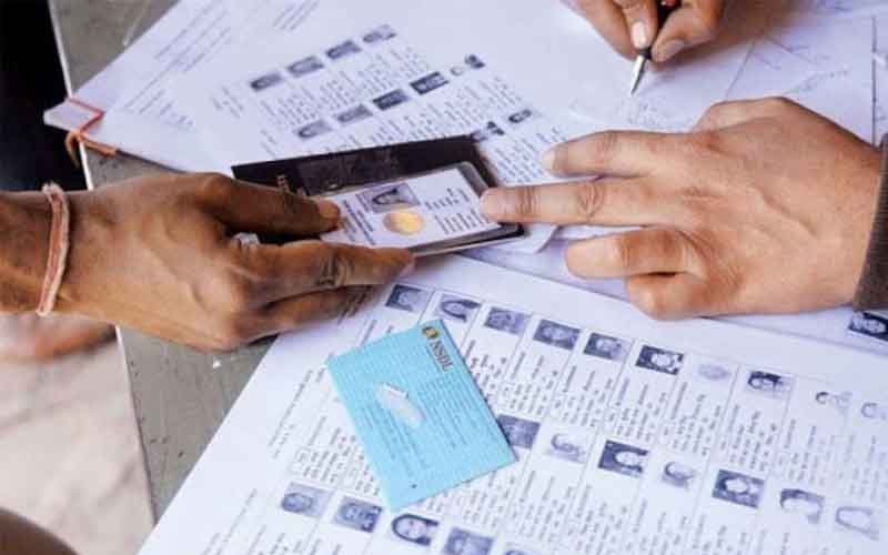 मतदाता सूची में नाम के लिए आधार अनिवार्य नहीं