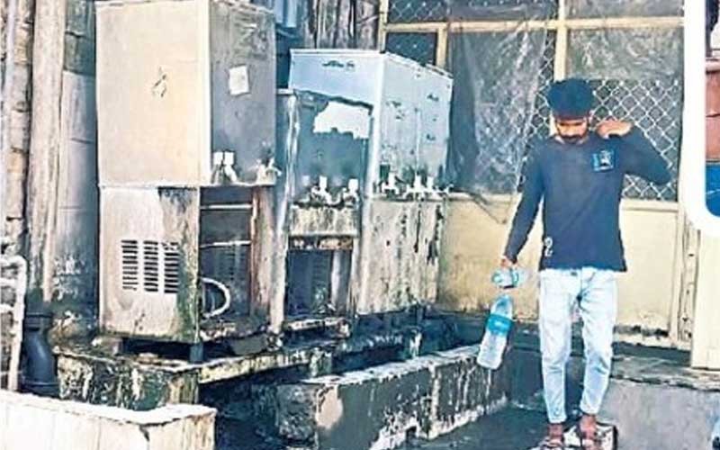 जयपुर के सबसे बड़े एसएमएस अस्पताल में गंदगी की स्थिति स्वास्थ्य संबंधी चिंता का कारण बन रही है